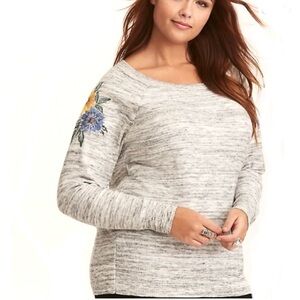 🌺TORRID Embroidered Sleeves Top🌺